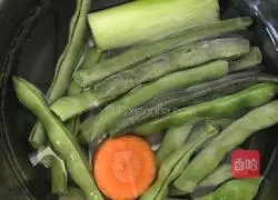 Illustration of making kidney bean noodles 2