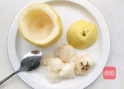 Illustration of how to make rock sugar, white fungus and snow pear soup 3