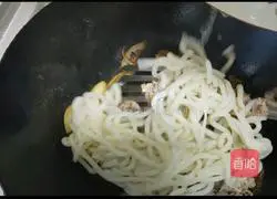 Illustration of how to make mutton fried udon noodles 5