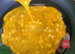 Illustration of how to make scrambled eggs with winter bamboo shoots and tomatoes 8