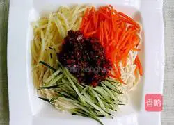 Illustration of how to make handmade mixed noodles 12
