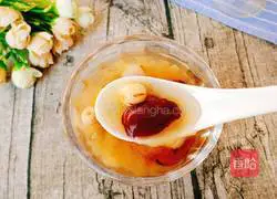 Illustration of how to make red dates, lotus seeds and white fungus soup 12