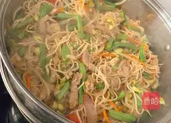 Steamed braised noodles with soybean sprouts and string beans Practice illustration 12