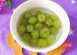 Illustration of how to make grape pear rose tea 4