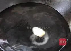 Illustration of how to make preserved egg and tofu soup 7