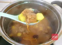 Cordyceps flower yam pork ribs soup Illustration of practice 18