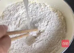 Illustration of making one-time fermented cornmeal steamed buns 3