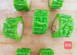 Illustration of how to make fried and stuffed bitter melon 5