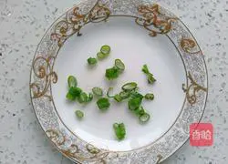 Illustration of how to make fried egg noodle soup 3