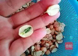 Illustration of how to make lotus seed and lily syrup 1