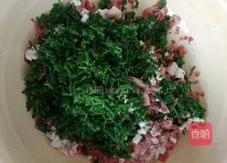 Illustration of how to make mutton, scallion and dumplings 3