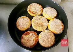 Illustration of how to make yeast pumpkin cake 16