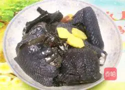 Illustration of how to make braised black chicken soup 2