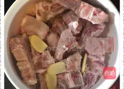 Illustration of how to make nourishing yam, carrot and ribs soup 3