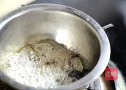 Illustration of how to make homely and quick peppercorn oil noodles 3