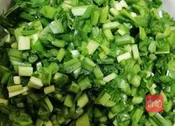 Illustration of how to make leek, egg and shrimp pancakes 2