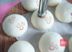 Illustration of how to make milk-flavored steamed buns 14