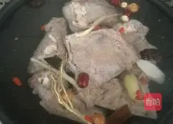 Corn, carrot and radish stewed with tube bones (induction cooker) Practice illustration 5