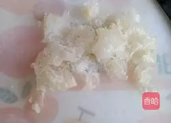 Illustration of how to make horseshoe snow pear and white fungus soup 4