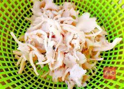 Illustration of how to make oyster mushroom egg soup 3