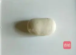 Illustration of how to make scallion pancakes that are crispy on the outside and soft on the inside 4