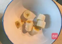 Illustration of how to make banana waffles 2