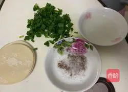 Illustration of how to make fried scallion pancakes (using dumpling wrappers) 1