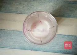 Illustration of how to make red dragon fruit yogurt cup 5