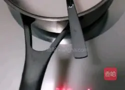 Illustration of how to make caramel milk tea 5