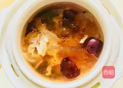 Illustration of how to make soap locust, rice peach gum and tremella soup 9