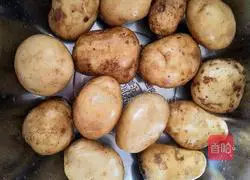 Illustration of how to make potato bean paste cake 1