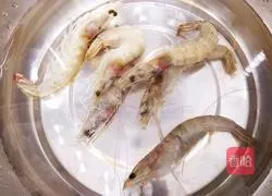 Illustration of how to make vermicelli buns with carrot, shrimp, meat and vermicelli 5