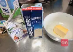 Illustration of how to make coconut milk whipped cream waffles 1