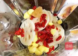 Illustration of how to make Ginkgo Lotus Root and Tremella Soup (strengthening the spleen and nourishing the skin) 7