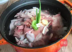 Yam Pork Belly and Big Bone Soup Recipe Illustration 7