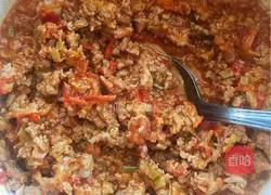 Illustration of how to make noodles with dried pepper and beef foam 2