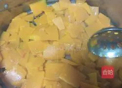 Illustration of how to make milk-flavored pumpkin steamed buns 2