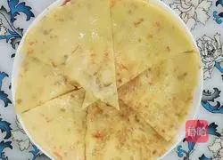 Illustration of how to make carrot and egg pancakes 7