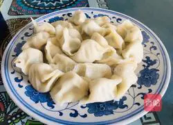 Illustration of how to make big meat dumplings with chives and sprouts 16