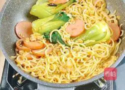 Illustration of how to make Hong Kong style noodles 12