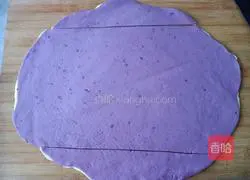 Illustration of how to make purple potato double-color rolls 6