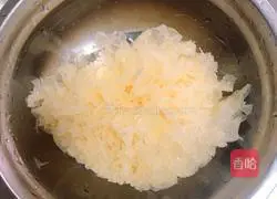  Strawberry Rose Nectar Tremella Soup Illustration of how to make soup 1