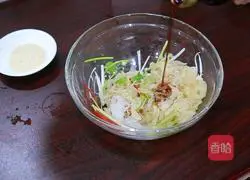 Illustration of how to make spicy mustard jellyfish with lotus flavor 6