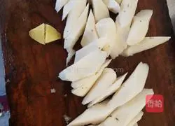 Illustration of how to make zongzigu yam soup 5