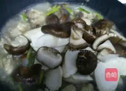 Illustration of how to make mushroom and chicken leg soup 9