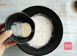 Illustration of how to make red date blossom steamed buns 5