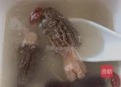 Illustration of how to make morel chicken soup 6