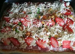 Illustration of how to make thin-bottom chicken and fresh fruit pizza 13