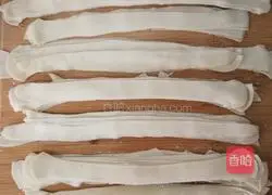  Illustration of how to make dumpling skin version of fried noodles 3