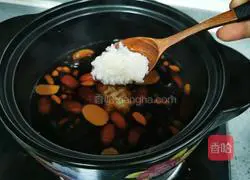 Illustration of how to make red date and egg glutinous rice soup 7